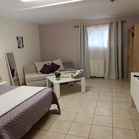 アパート Lucia アルゴストリオン